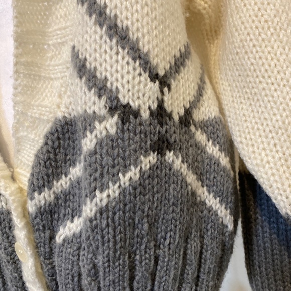 Vintage Cowichan-Style Hand-Knit Cardigan – Women’s M – Grey & Cream - Picture 3 of 9
